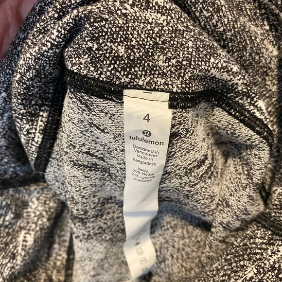 Lululemon Leggings Sz 4 - Picture 3 of 3